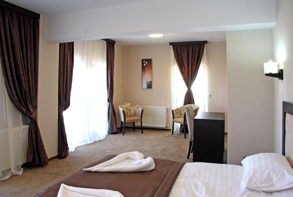 Hotel King Targoviste Cameră foto